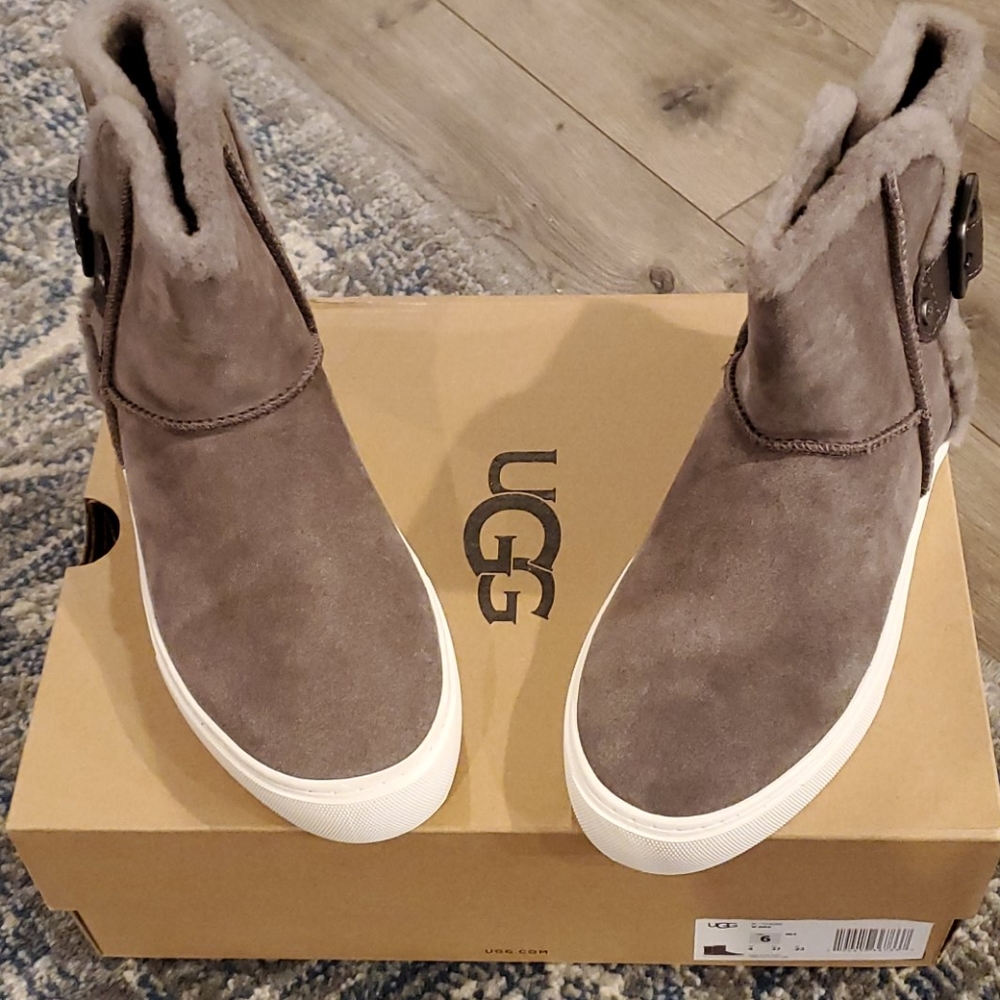 UGG Aika Boots